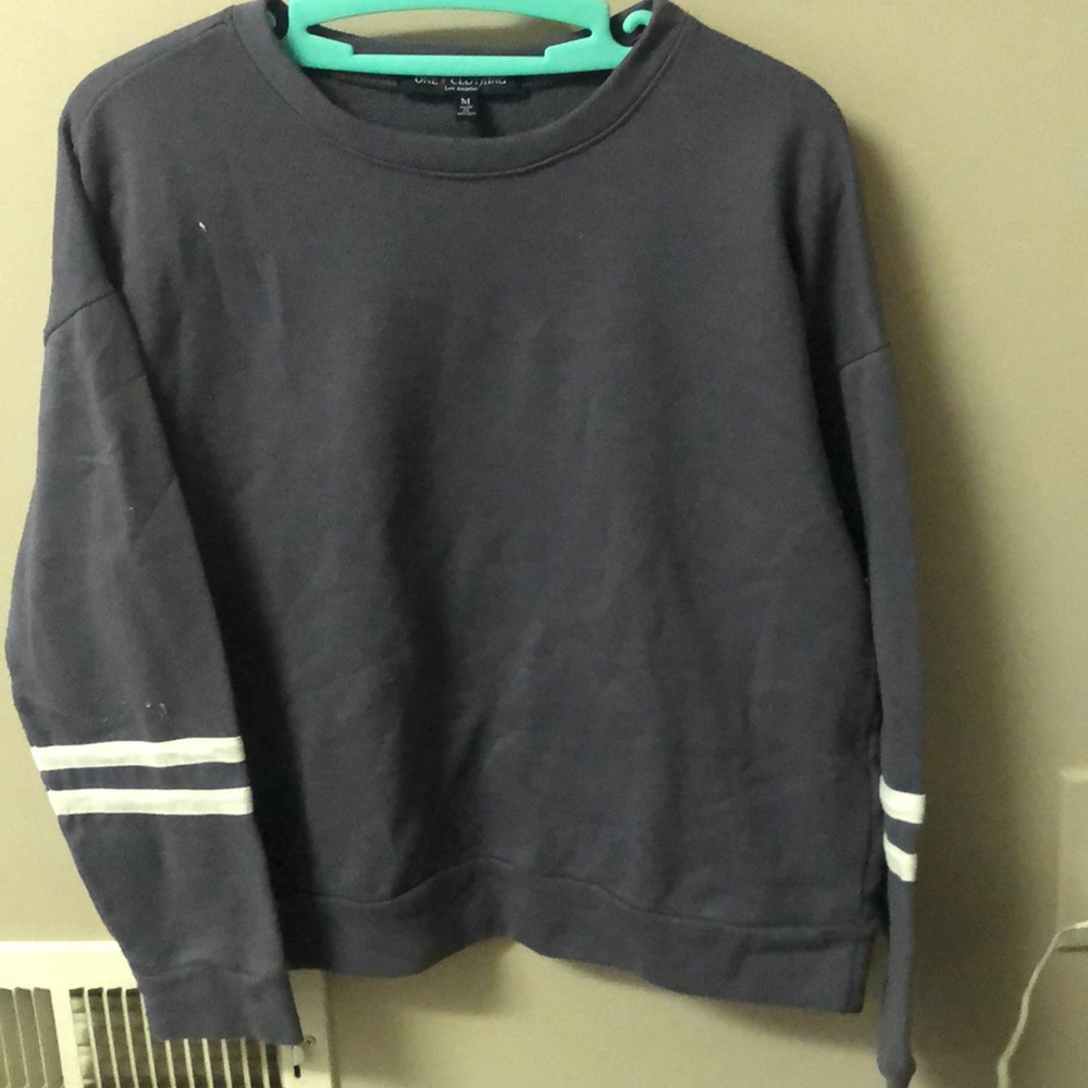 Gray sweatshirt